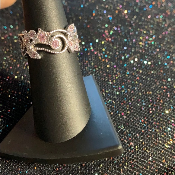 Size 6 ring - Picture 2 of 2